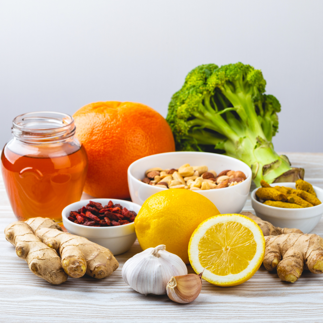 Image de fruits, légumes et épices pour une bonne santé.